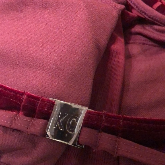 ⬇️ Kenneth Cole Velvet Mesh Stripe Chic Swim Top - Picture 4 of 4